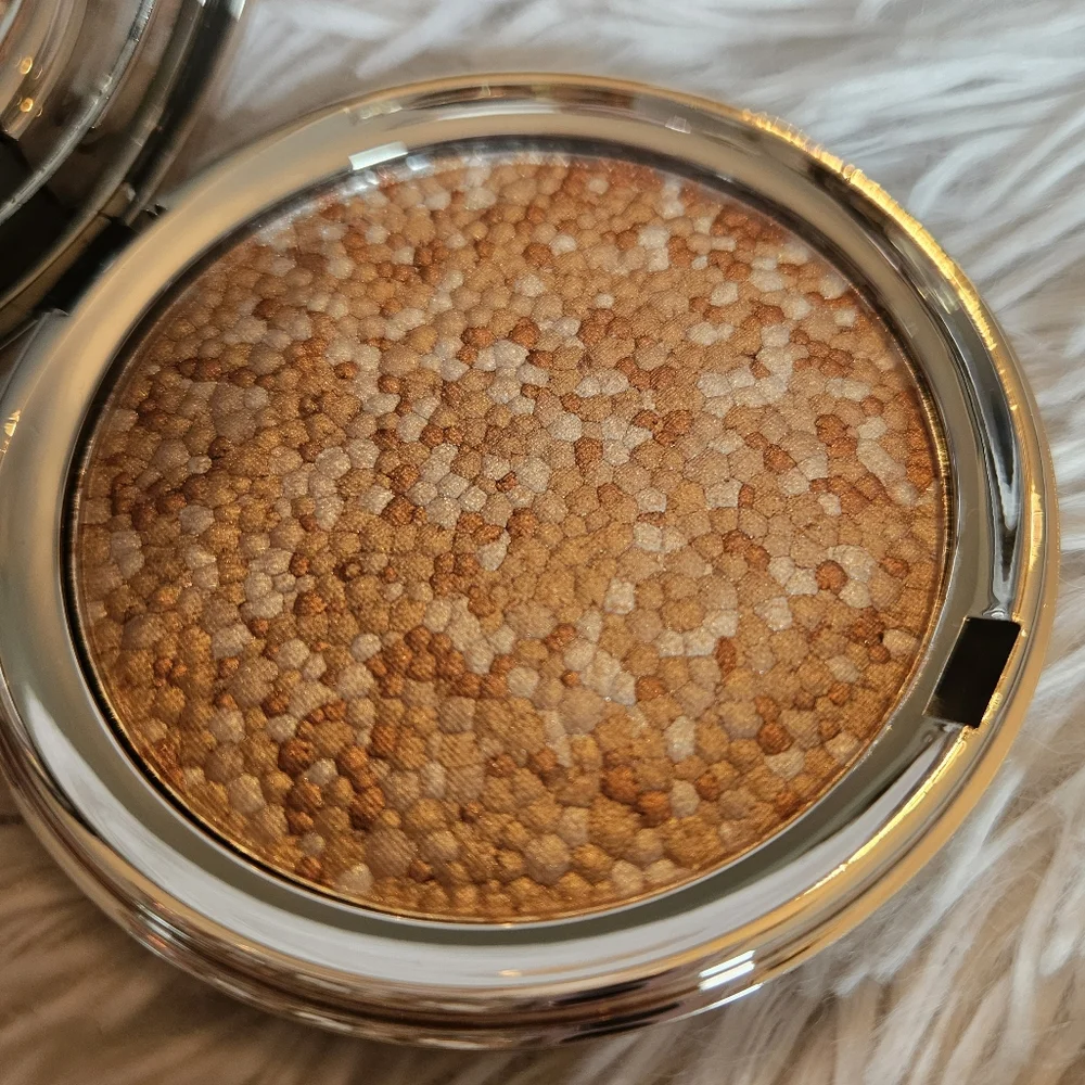 🆕 Ciate London Confetti Highlighter